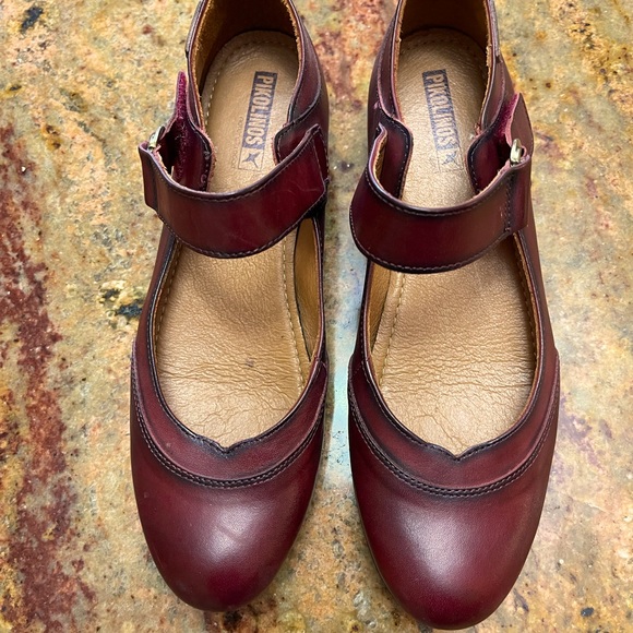 Pikolinos shoes. Size 40. I wear a size 10 and these fit perfect. Worn two times - Picture 1 of 5